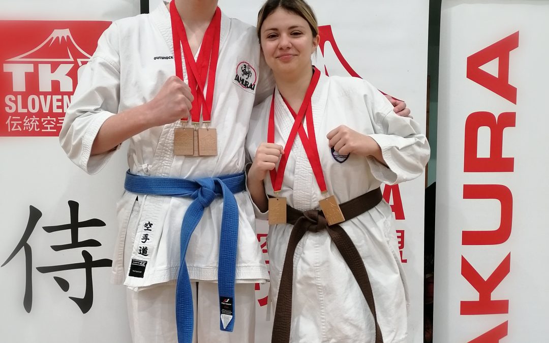 Enej in Rebeka uspešna na turnirju v karateju
